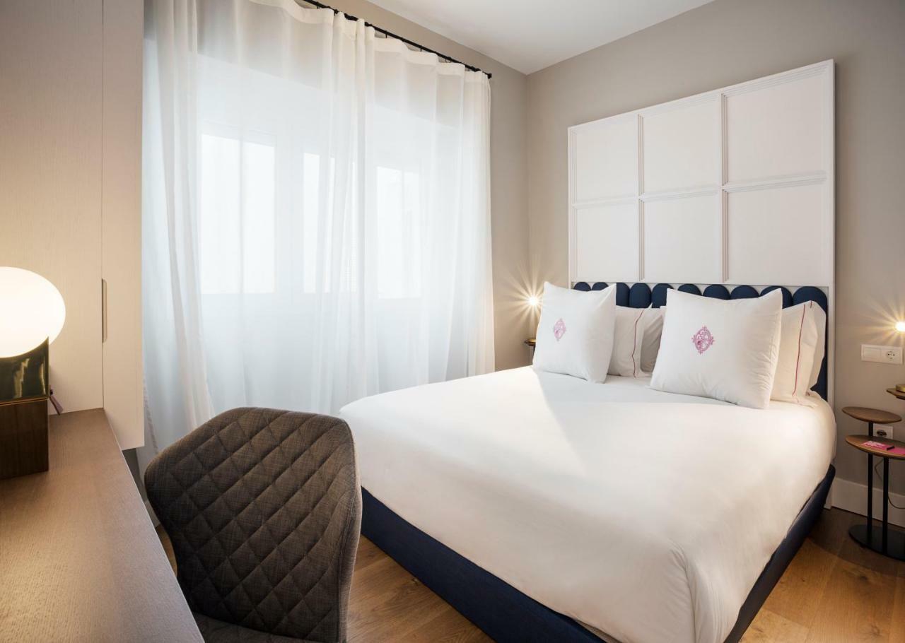 Apartamentos One Shot Conde De Torrejon Seville Exterior photo