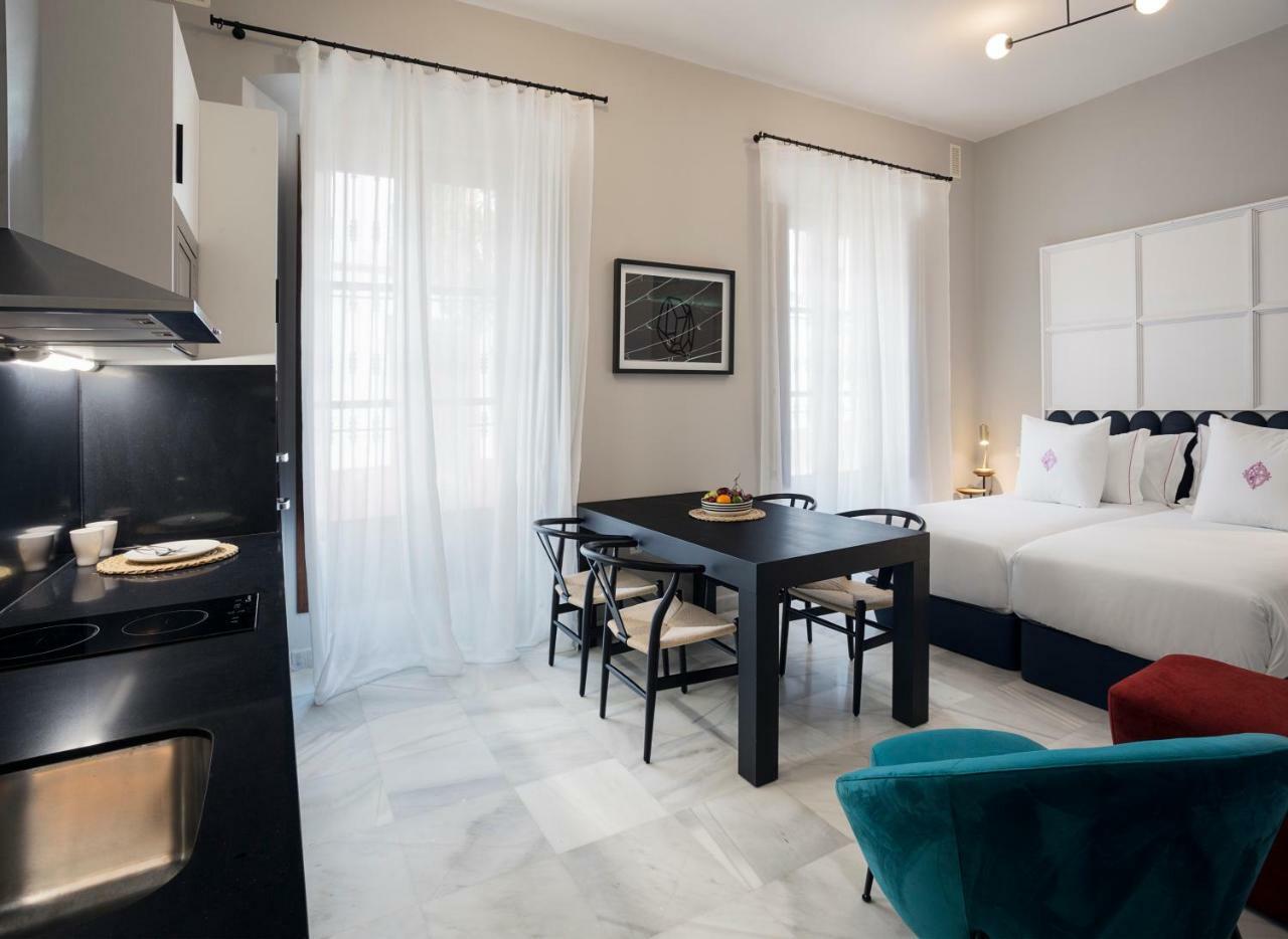 Apartamentos One Shot Conde De Torrejon Seville Exterior photo
