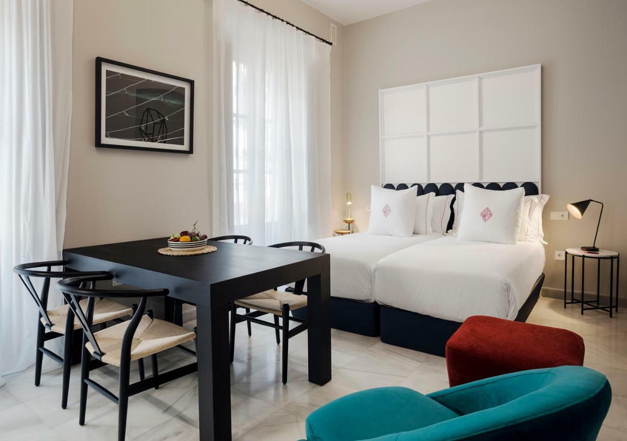 Apartamentos One Shot Conde De Torrejon Seville Exterior photo