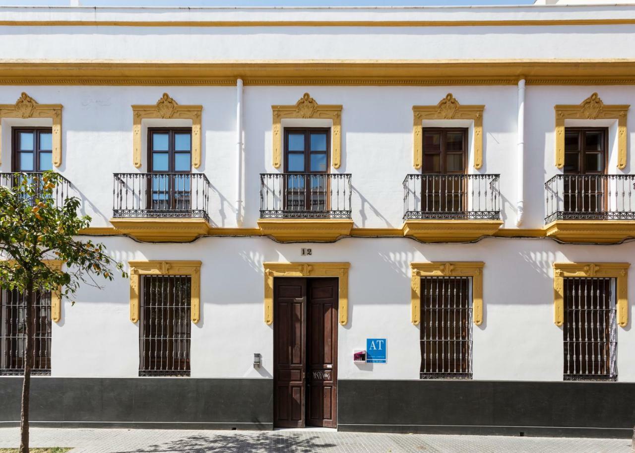 Apartamentos One Shot Conde De Torrejon Seville Exterior photo